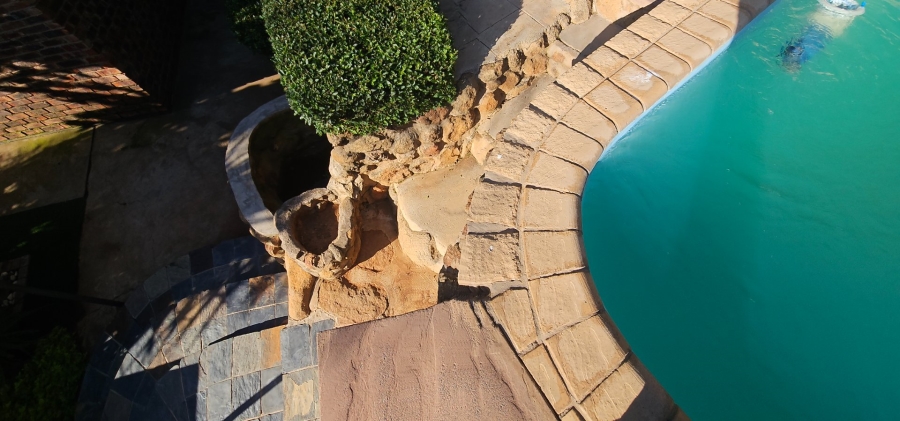 5 Bedroom Property for Sale in Langenhovenpark Free State